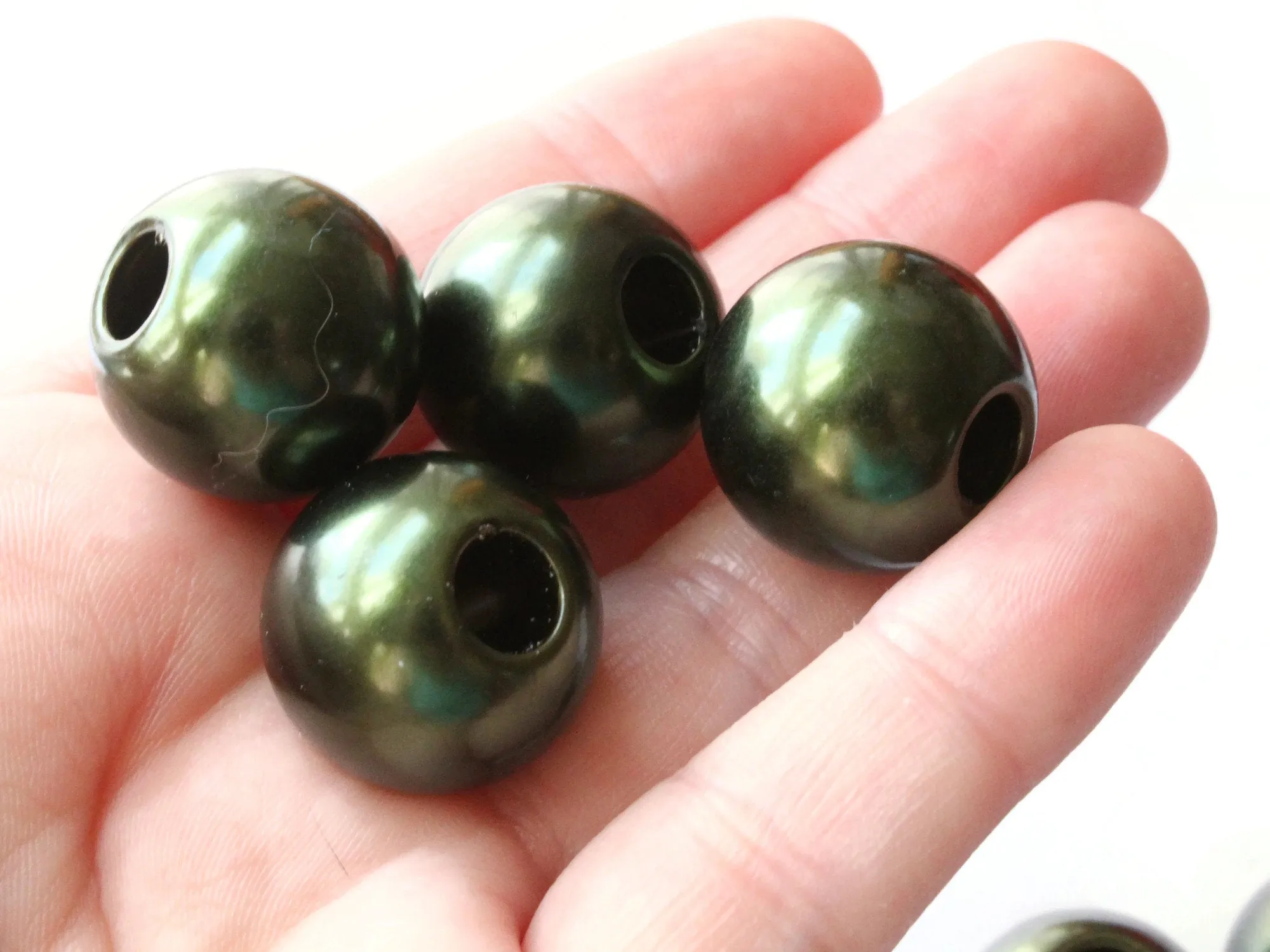 10 20mm Large Hole Forest Green Round Plastic Pearl Beads