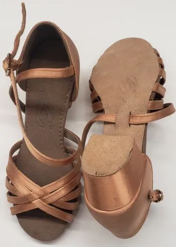 1.33" Suele -- Girl's Block Heel Latin Sandal -- Tan Satin