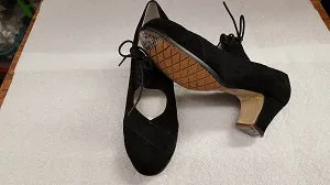 2.25" Cale -- Flamenco Shoe -- Black Suede