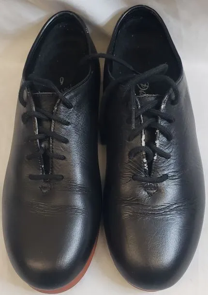 Clogger -- Unisex Character Oxford