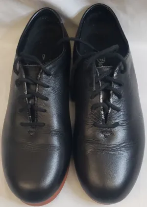 Clogger -- Unisex Character Oxford