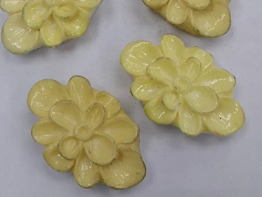 Cream Oval Flower Plastic Stones