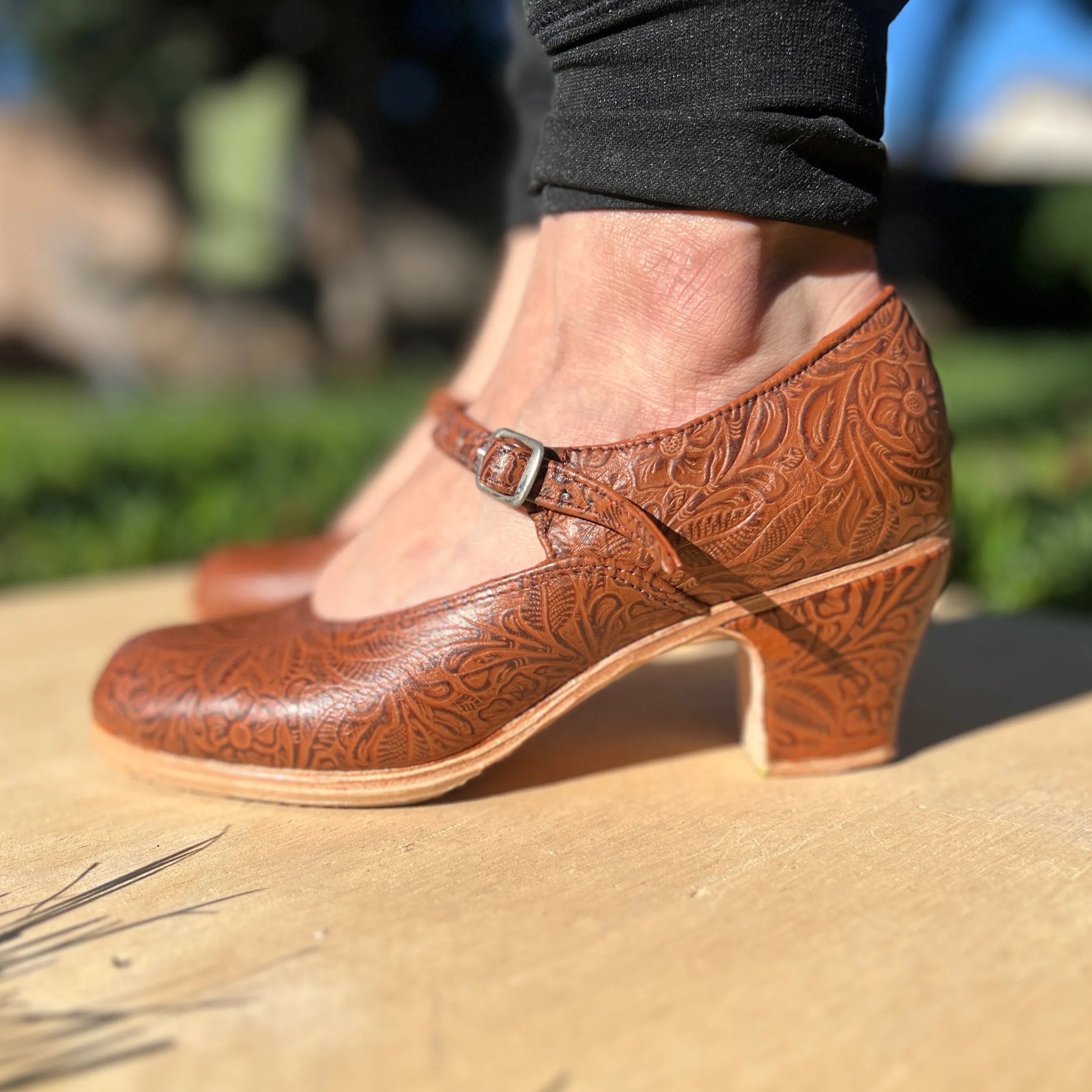 Folkicks Women's Folklorico Shoes with Nails, Leather, Floral Embossed Leather, 6cm Heel