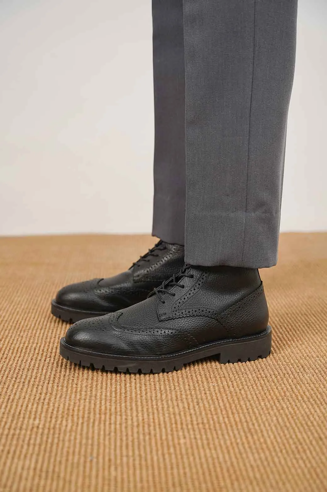HIGH-TOP LEATHER BROGUES