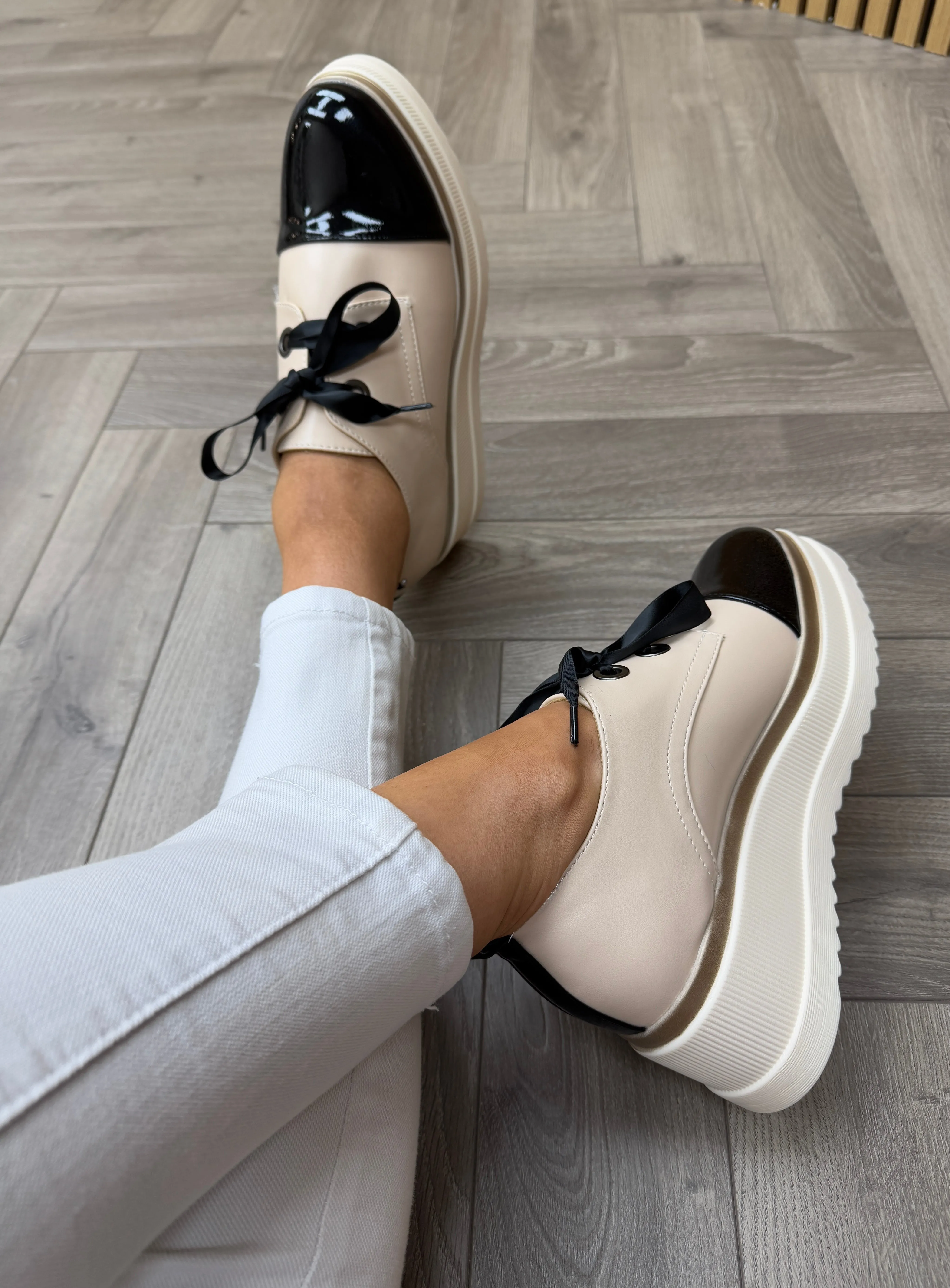 Kate Appleby (SS25) Buckworth Platform Ribbon Lace Shoe - Baileys Schwarz (K1)