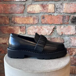 KENNEL & SCHMENGER BROGUES