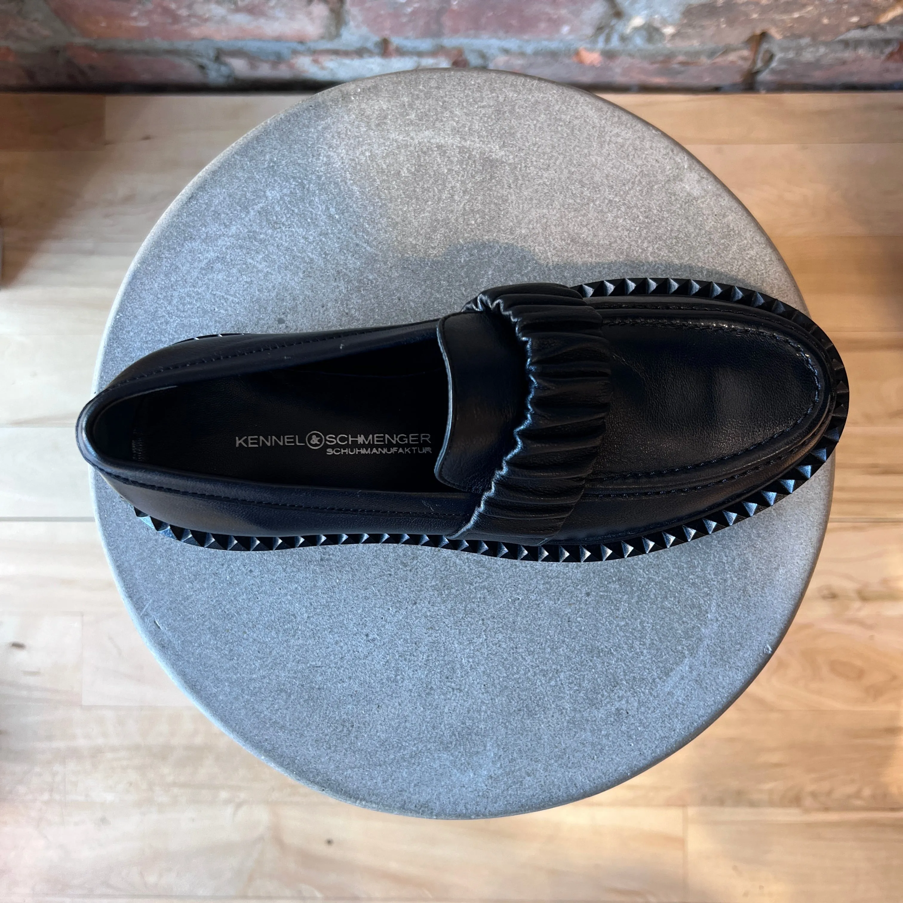 KENNEL & SCHMENGER BROGUES