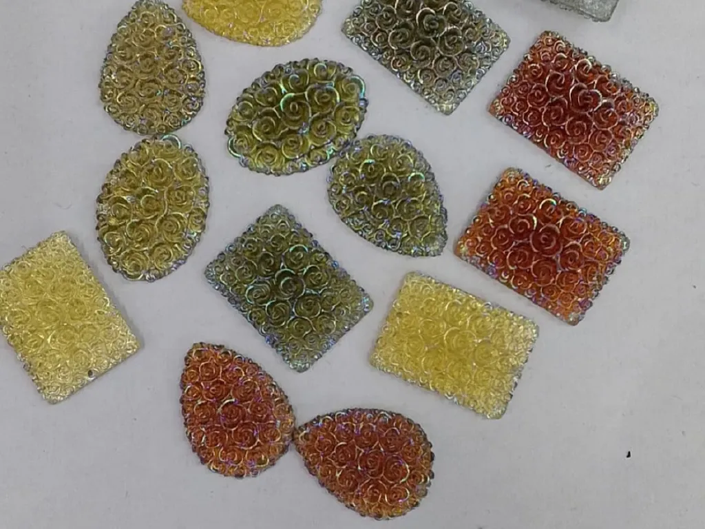 Multicolor 2 Hole Mix Plastic Stones
