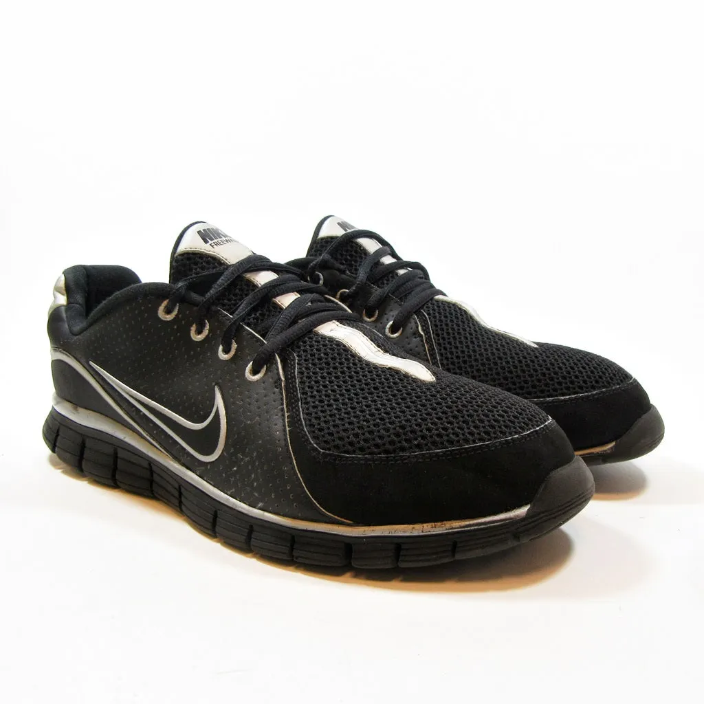 NIKE Free Walk
