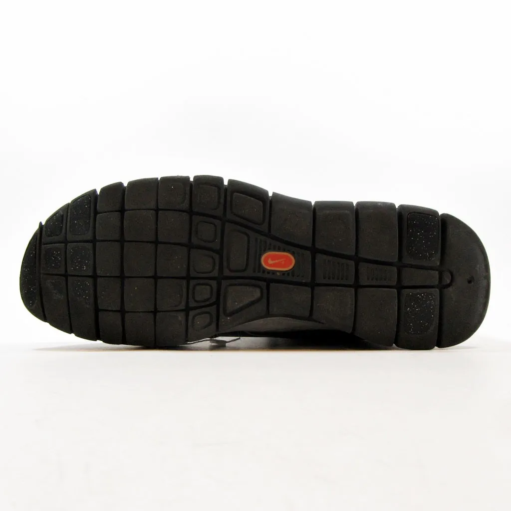 NIKE Free Walk