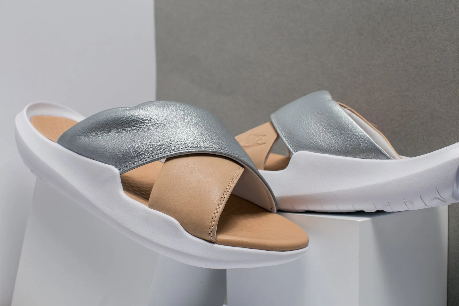 Nike Women's Benassi Future Cross SE PRM