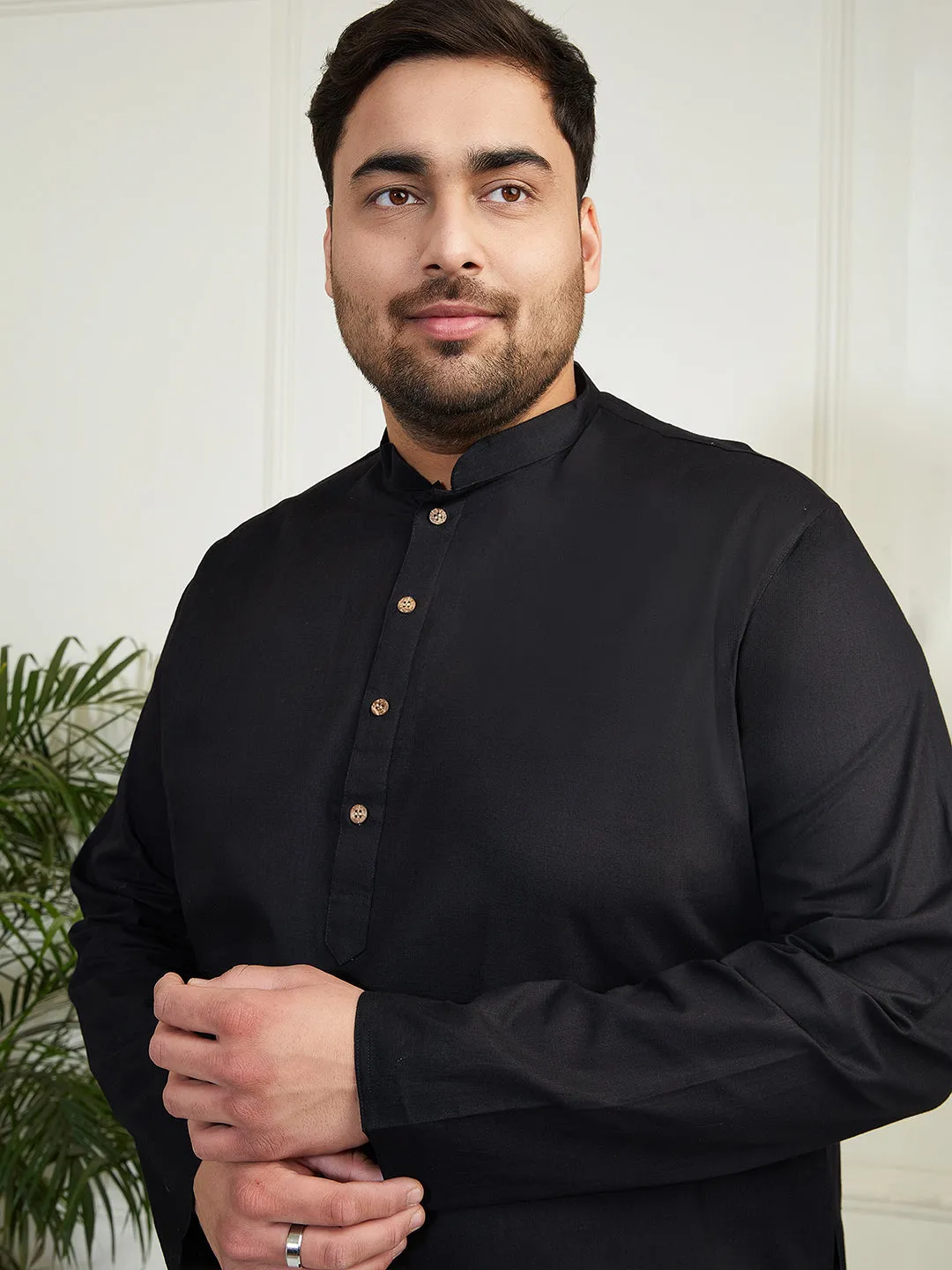 Vastramay Plus Men's Black Cotton Linen Kurta