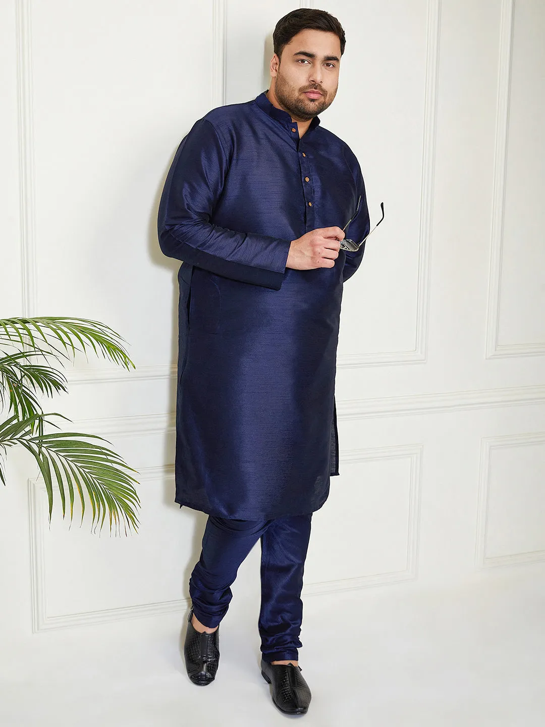Vastramay Plus Men's Navy Blue Silk Blend Kurta